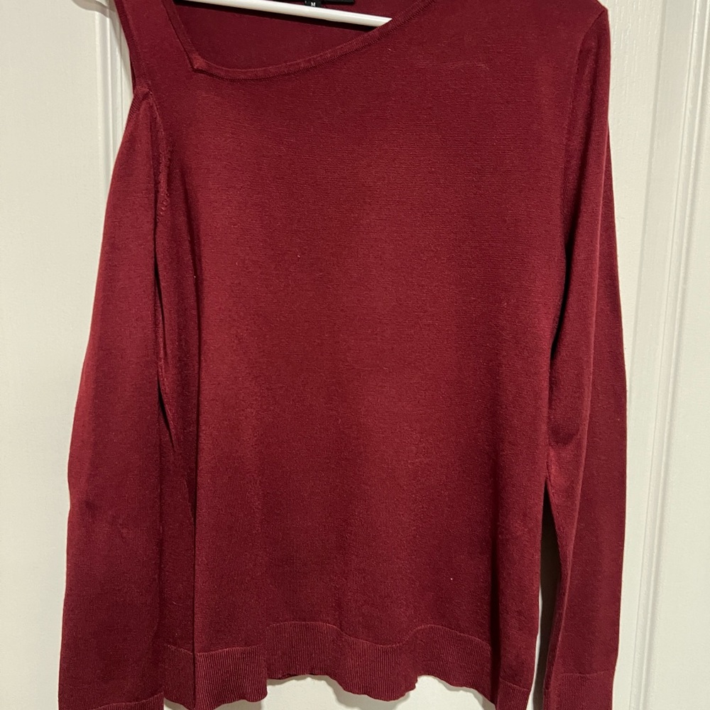 Red sweater - Picture 4 of 5